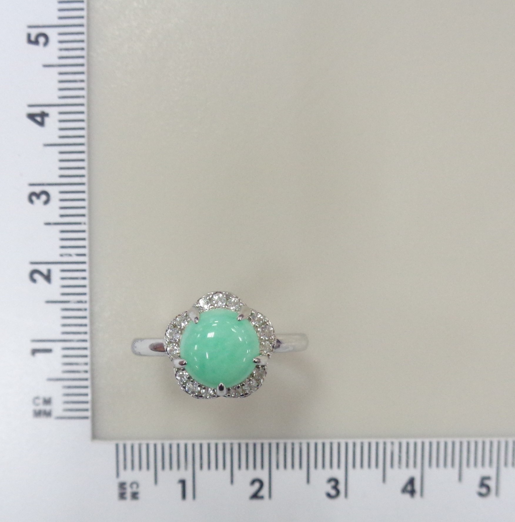 Серебряное кольцо с зеленым халцедоном "Цветок"